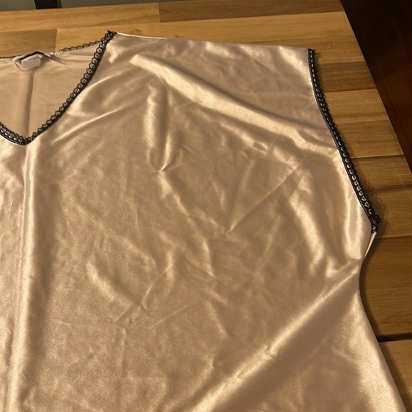 MMI VINTAGE ⭐️nightgown silky polyester with black lace trim - Picture 3 of 6